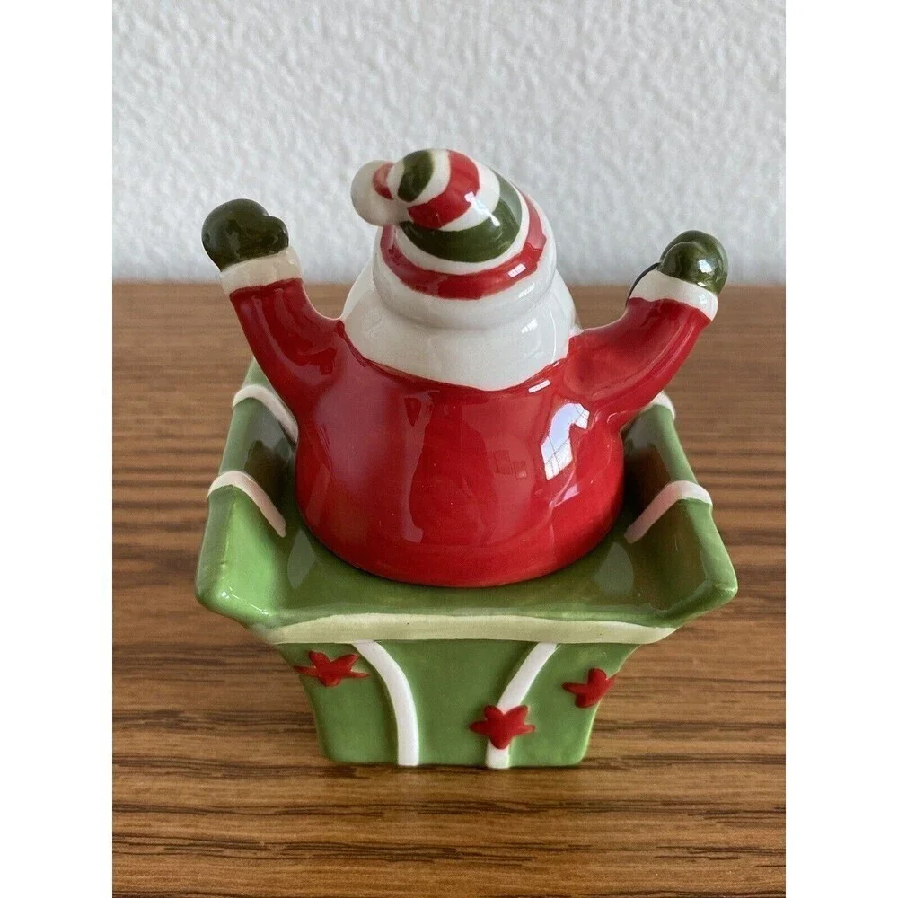 Bella Casa by Ganz 2 Piece Santa on Christmas Gift Salt & Pepper Shakers NIB